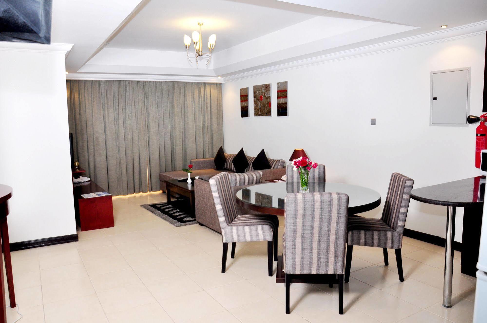 Ewan Ajman Suites Hotel Buitenkant foto