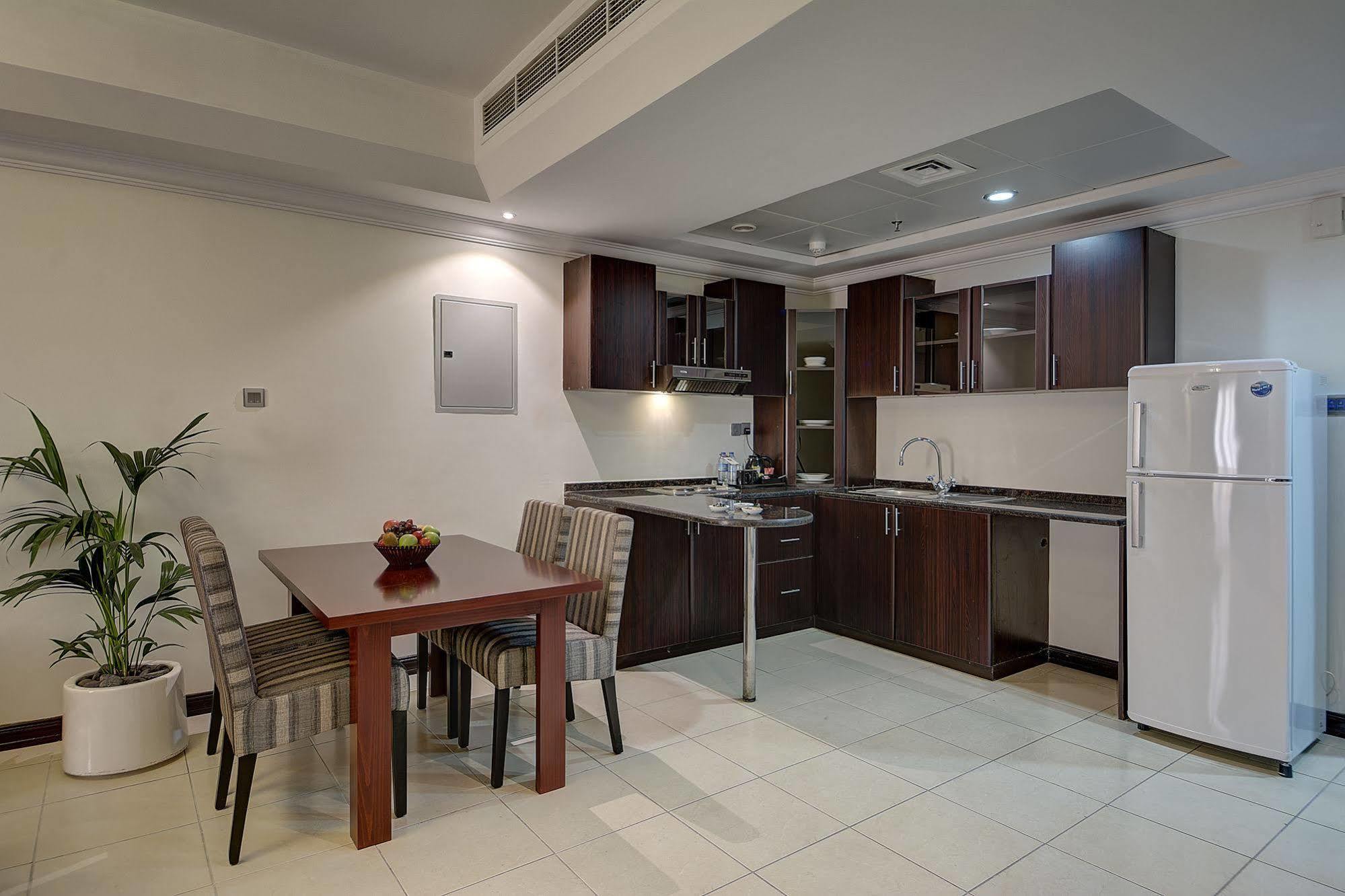 Ewan Ajman Suites Hotel Buitenkant foto
